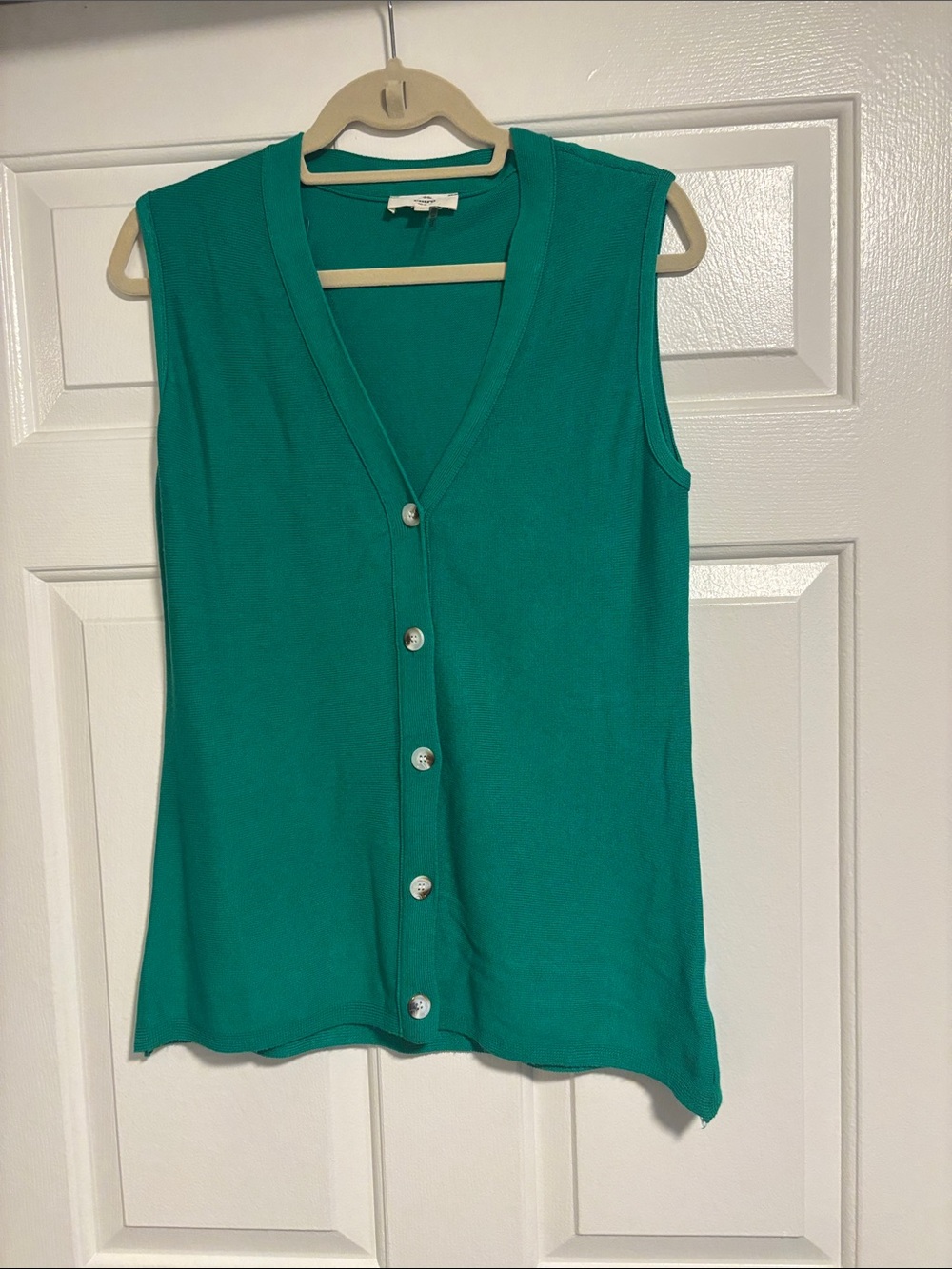 entro Sleeveless V-Neck Button Tank Top - Green
